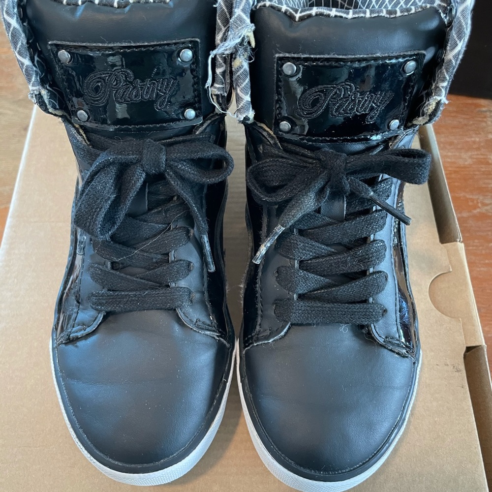 PASTRY POP TART GRID YOUTH SNEAKER IN BLACK/WHITE